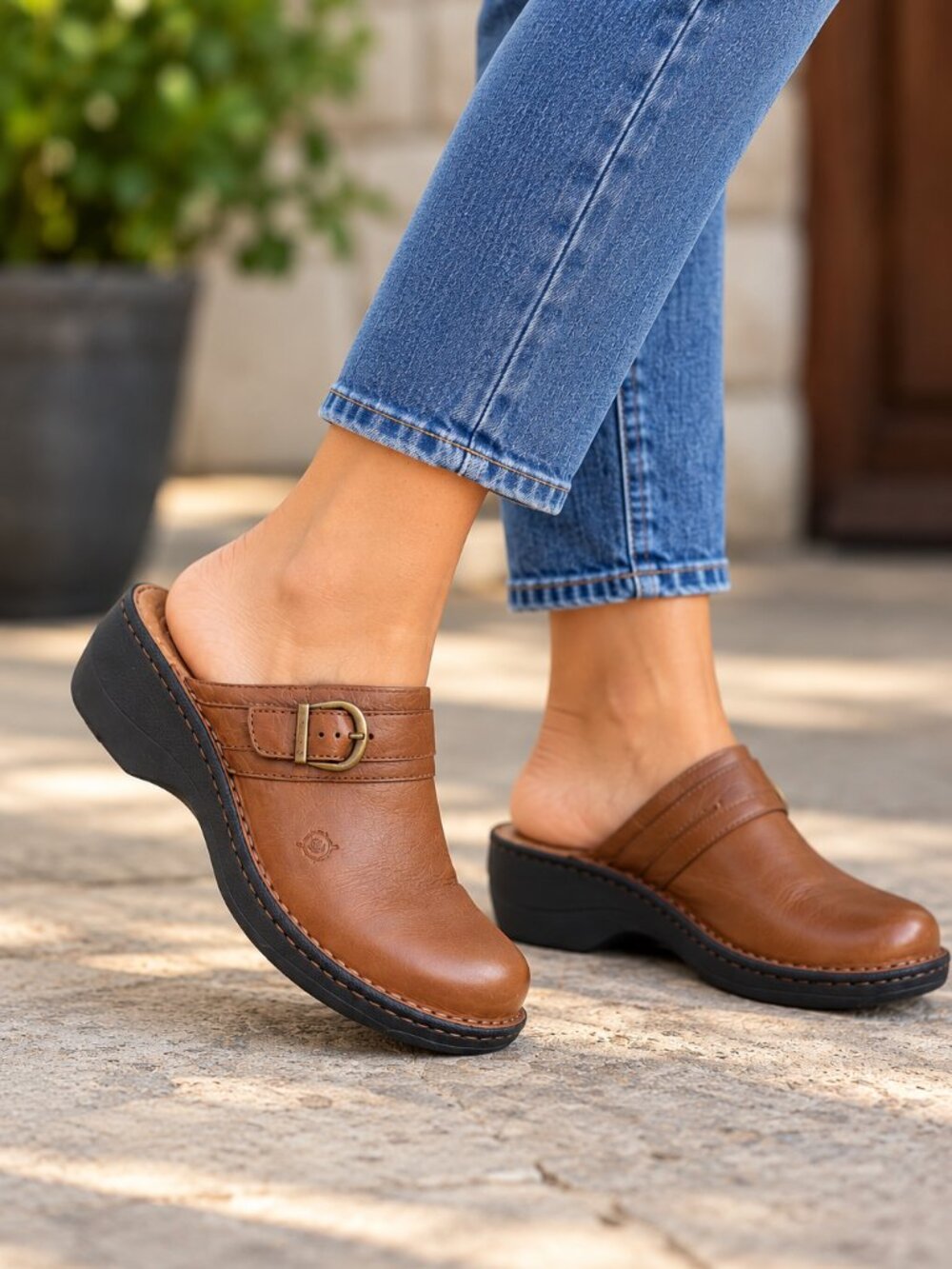 BORN Womenโs Tan Leather Mule Clogs Size 7 Buckle Comfort Shoes